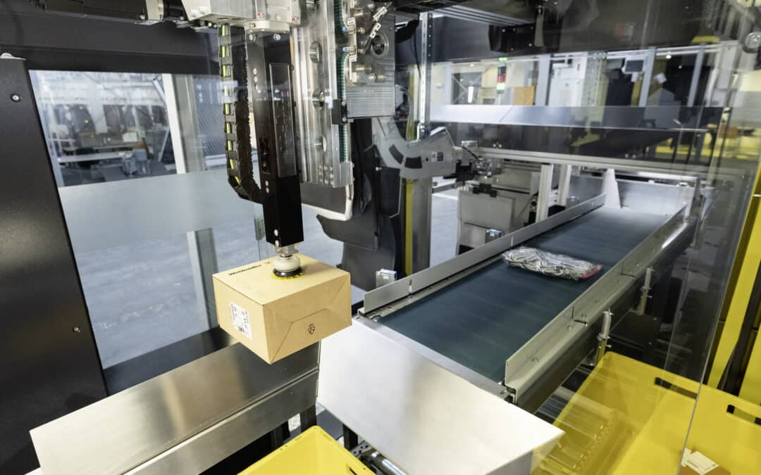 Automatische Beladung in der Hängefördertechnik: SSI Schäfer bringt den SSI Carrier mit Robotik-Lösung auf das nächste Automationslevel
