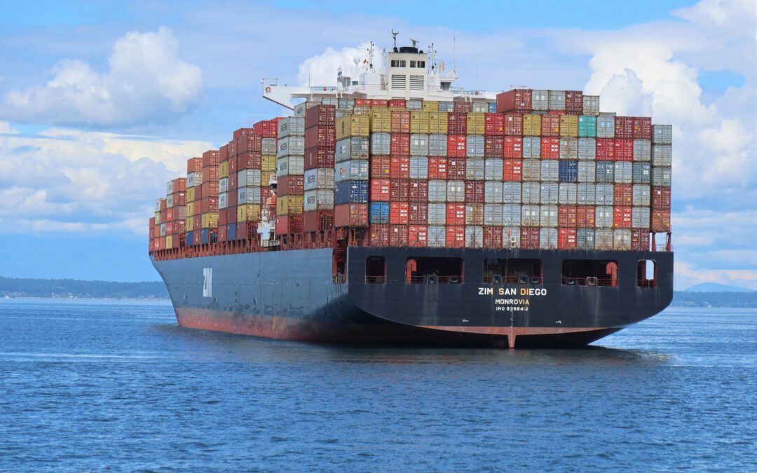 Lieferkettenstau Nordseehäfen durch US-Zollpolitik und Niedrigwasser setzt Logistik unter Druck