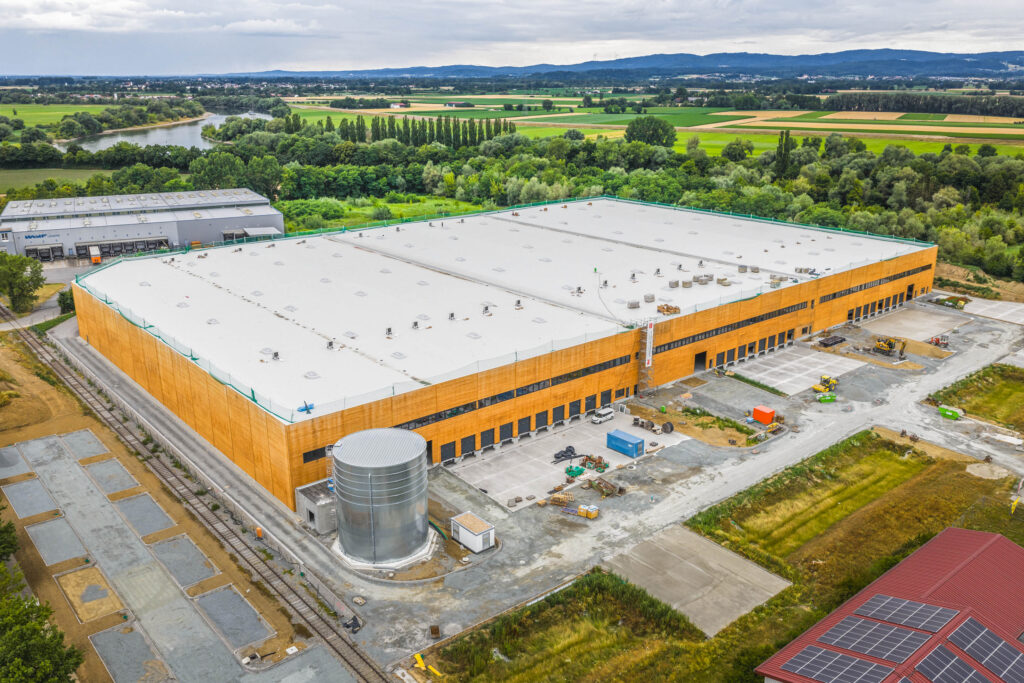 Logistikzentrum aus Holz