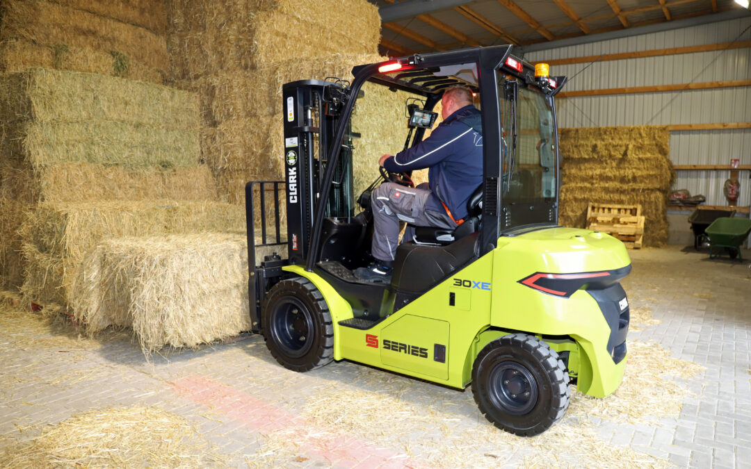 Elektrostapler im Härtetest: Clark Crossover-Stapler Renegade S30XE überzeugt im Zoo Duisburg
