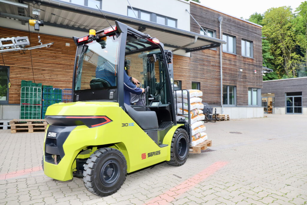 Elektrostapler im Härtetest